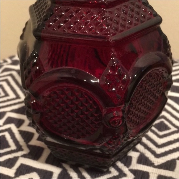 DARK RED VASE AVON CUT GLASS CAPE COD 1876 WINE DECANTER WINE COLOR PERFECT COND - Picture 2 of 8